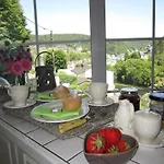 Charming House With View Of The Castle Semesterbostad
