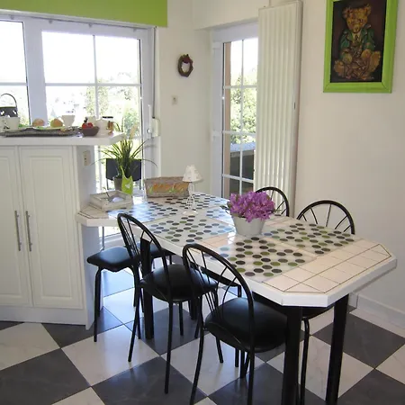 Charming House With View Of The Castle 부용