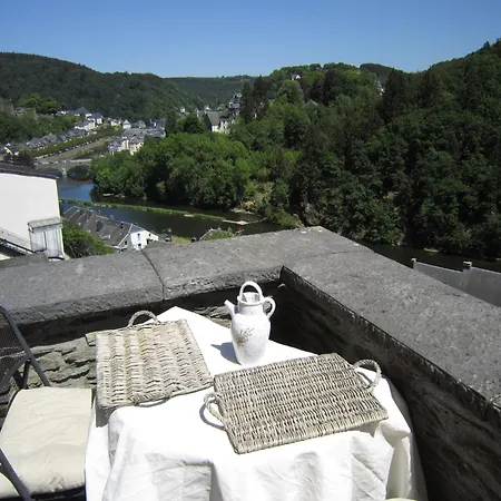 Charming House With View Of The Castle 부용