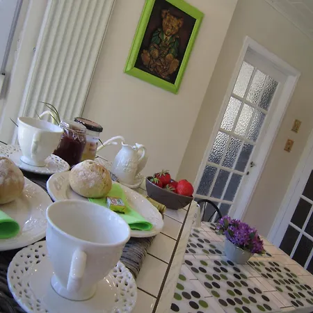Charming House With View Of The Castle Semesterbostad *